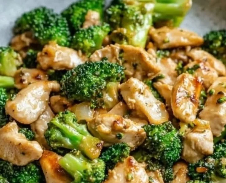 Low-carb air fryer chicken and broccoli stir-fry served in a bowl
